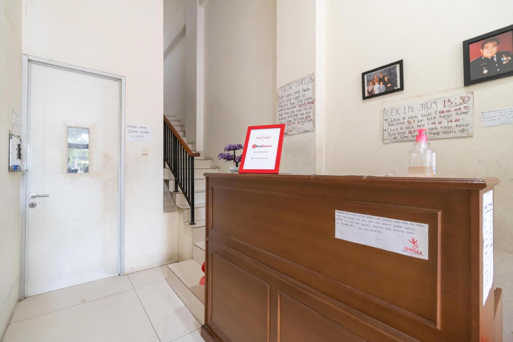 Reddoorz Near Universitas Esa Unggul Bekasi Harapan Indah Otel Dış mekan fotoğraf