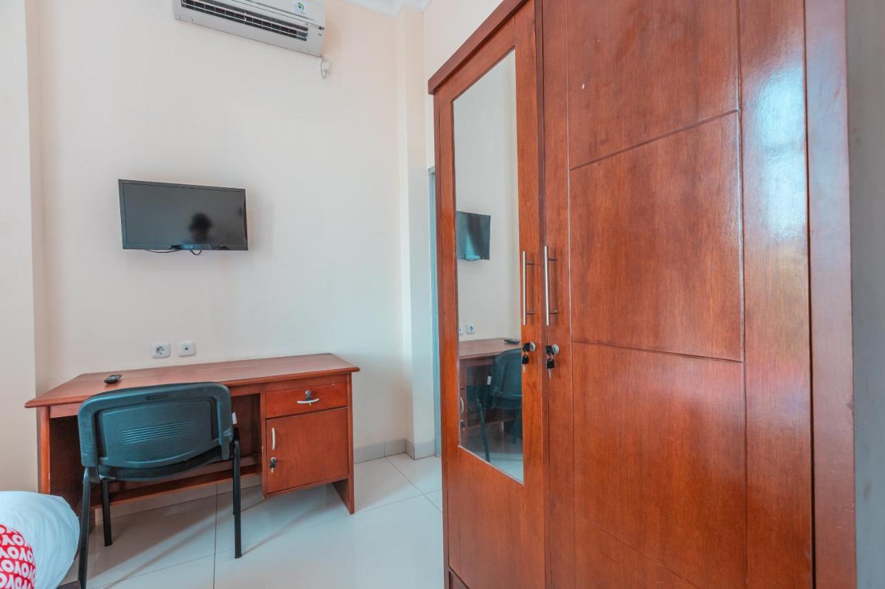 Reddoorz Near Universitas Esa Unggul Bekasi Harapan Indah Otel Dış mekan fotoğraf